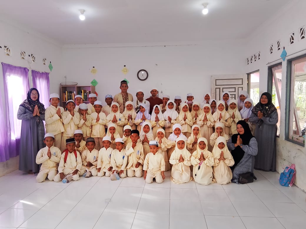 TPA RT 03 Peringati Isra Mi'raj: Mendidik Anak Gemar Membaca Al - Qur'an dan Taat Kepada Allah SWT